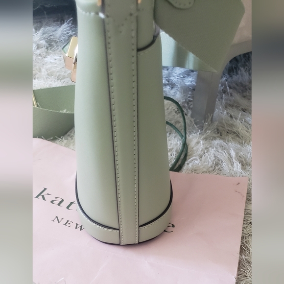 💥 FLASH SALE!💲FIRM 🔒 Kate Spade: Audrey Bucket Crossbody Bag. - Picture 7 of 9